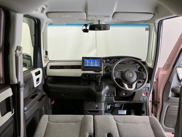 �h���C�o�[�𒆐S�Ɏ��R�Ɏ肪�͂��ʒu�ɂ`�s�Z���N�g���o�[��G�A�R���A�l�X�ȑ���X�C�b�`�Ȃǂ�z�u�A���쐫�ɗD��Ă��܂�