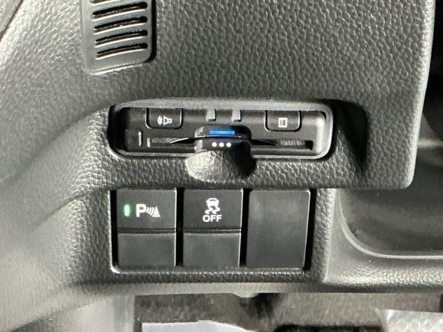 N-BOXカスタム L ドラレコ ナビ Rカメラ ブルートゥース 両席エアバック Bモニタ ブレーキサポート セキュリティー LEDランプ キーレスエントリー 記録簿 SRS 横滑り防止機能 片側電動両側スライドドア PW(15枚目)