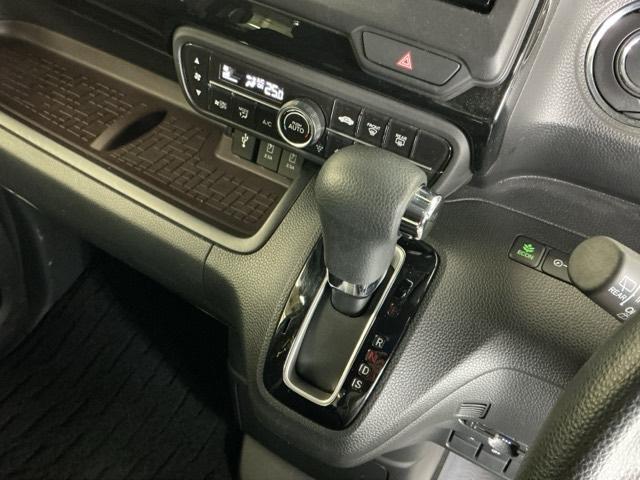 N-BOXカスタム L ドラレコ ナビ Rカメラ ブルートゥース 両席エアバック Bモニタ ブレーキサポート セキュリティー LEDランプ キーレスエントリー 記録簿 SRS 横滑り防止機能 片側電動両側スライドドア PW(18枚目)