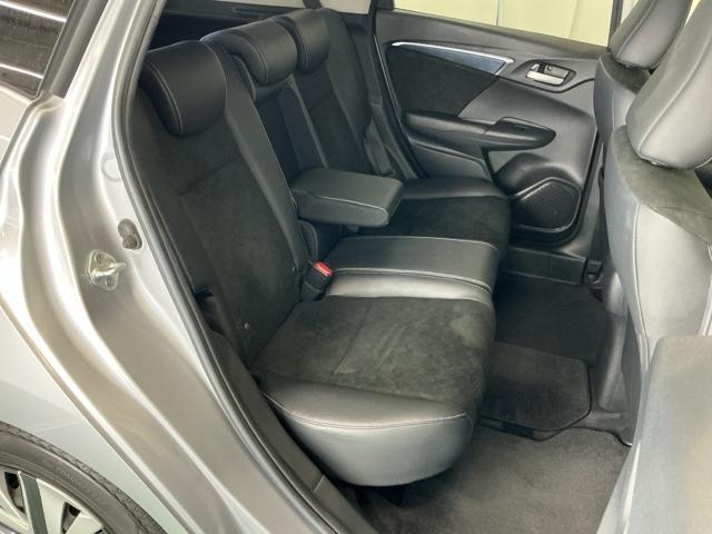 �t���b�g�ȏ��ƕG���⓪��X�y�[�X�ȂǏ\���ȍL��������܂�