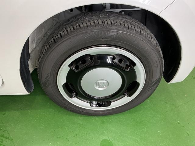 �X�`�[���z�C�[���ɂ͂��ꂢ�ɃN���[�j���O���ꂽ�z�C�[���g�����i�L���b�v�j���t���Ă��܂�