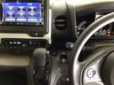 ホンダ純正メモリーナビ搭載なので、遠方へのドライブもお任せ下さい！ステアリング左手側にオーディオ関連のコントロールスイッチを配置しています。操作時は視線を逸らすことなく運転に集中できます