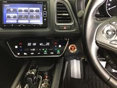 ホンダ純正メモリーナビ搭載なので、遠方へのドライブもお任せ下さい！ステアリング左手側にオーディオ関連のコントロールスイッチを配置しています。操作時は視線を逸らすことなく運転に集中できます 3