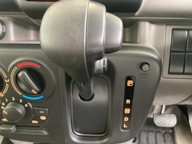 エブリイ ＰＡリミテッド　６型　ＣＶＴ　スライドドア　衝突被害軽減Ｂ　オートライト　スライドドア　衝突被害軽減システム　横滑り防止機能　衝突安全ボディ　盗難防止システム　ラジオ　キーレスエントリー（18枚目）