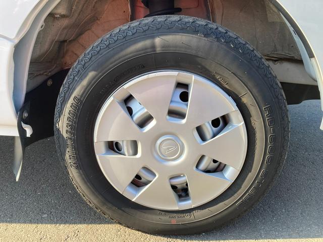 ハイゼットトラック ジャンボエクストラ　キーレスプッシュスタート　４ＷＤ　ＣＤ　オートライト　プッシュスタート　エアコン　衝突被害軽減システム　アイドリングストップ　横滑り防止機能　４ＷＤ　リモコンキー　フォグランプ　ＬＥＤヘッドライト　ＣＤプレーヤー　ドアバイザー（15枚目）