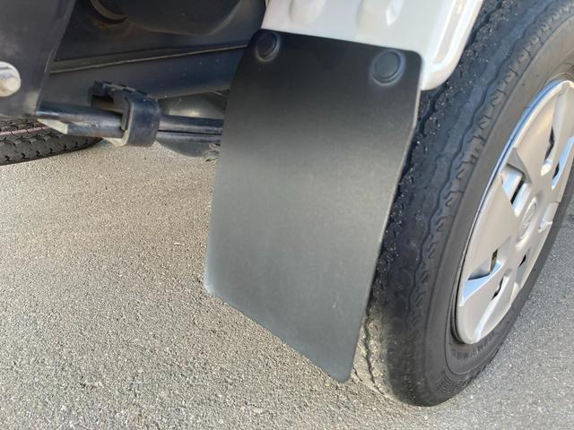 ハイゼットトラック ジャンボエクストラ　キーレスプッシュスタート　４ＷＤ　ＣＤ　オートライト　プッシュスタート　エアコン　衝突被害軽減システム　アイドリングストップ　横滑り防止機能　４ＷＤ　リモコンキー　フォグランプ　ＬＥＤヘッドライト　ＣＤプレーヤー　ドアバイザー（17枚目）