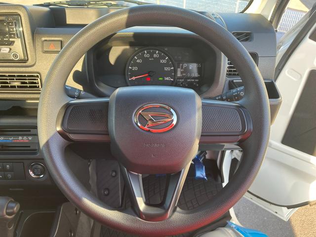 ハイゼットトラック ジャンボエクストラ　キーレスプッシュスタート　４ＷＤ　ＣＤ　オートライト　プッシュスタート　エアコン　衝突被害軽減システム　アイドリングストップ　横滑り防止機能　４ＷＤ　リモコンキー　フォグランプ　ＬＥＤヘッドライト　ＣＤプレーヤー　ドアバイザー（28枚目）