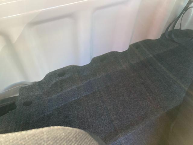 ハイゼットトラック ジャンボエクストラ　キーレスプッシュスタート　４ＷＤ　ＣＤ　オートライト　プッシュスタート　エアコン　衝突被害軽減システム　アイドリングストップ　横滑り防止機能　４ＷＤ　リモコンキー　フォグランプ　ＬＥＤヘッドライト　ＣＤプレーヤー　ドアバイザー（49枚目）