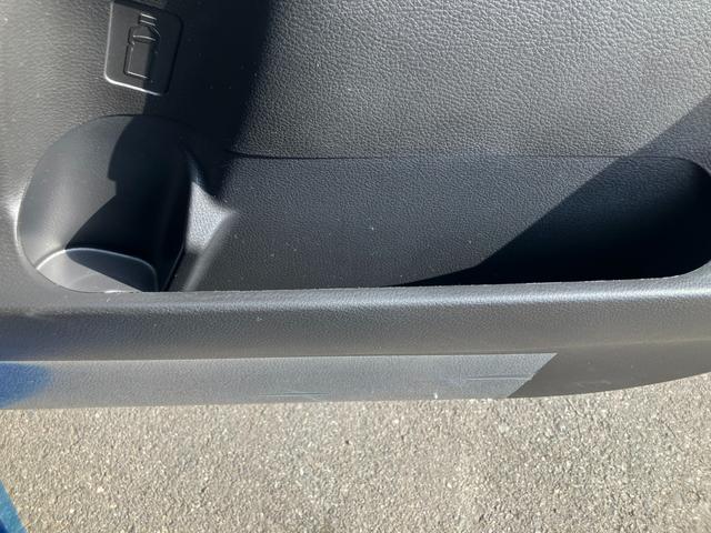 クロスビー ＨＹＢＲＩＤ　ＭＺ　３型　ＬＥＤヘッドランプ　オートライト　オートライト　プッシュスタート　シートヒーター　オートエアコン　スズキセーフティーサポート　衝突被害軽減システム　アイドリングストップ　横滑り防止機能　衝突安全ボディ　盗難防止システム（24枚目）