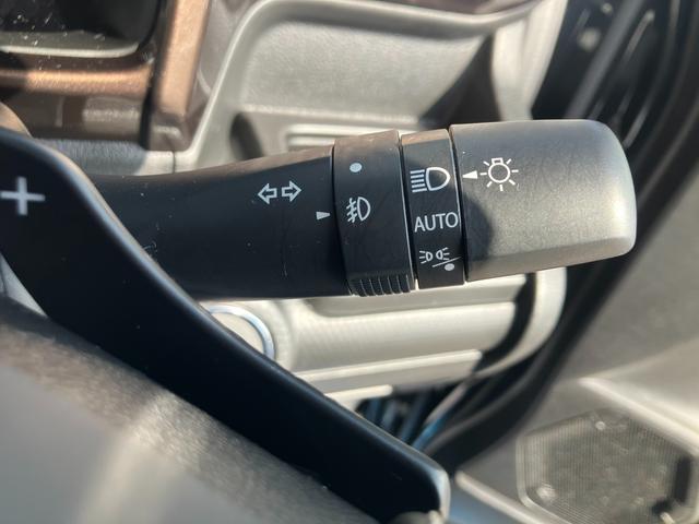 クロスビー ＨＹＢＲＩＤ　ＭＺ　３型　ＬＥＤヘッドランプ　オートライト　オートライト　プッシュスタート　シートヒーター　オートエアコン　スズキセーフティーサポート　衝突被害軽減システム　アイドリングストップ　横滑り防止機能　衝突安全ボディ　盗難防止システム（25枚目）