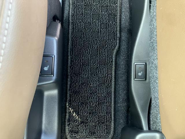 クロスビー ＨＹＢＲＩＤ　ＭＺ　３型　ＬＥＤヘッドランプ　オートライト　オートライト　プッシュスタート　シートヒーター　オートエアコン　スズキセーフティーサポート　衝突被害軽減システム　アイドリングストップ　横滑り防止機能　衝突安全ボディ　盗難防止システム（31枚目）