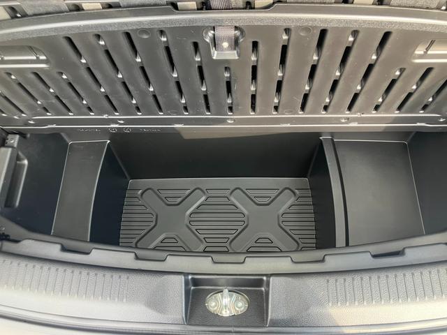 クロスビー ＨＹＢＲＩＤ　ＭＺ　３型　ＬＥＤヘッドランプ　オートライト　オートライト　プッシュスタート　シートヒーター　オートエアコン　スズキセーフティーサポート　衝突被害軽減システム　アイドリングストップ　横滑り防止機能　衝突安全ボディ　盗難防止システム（42枚目）