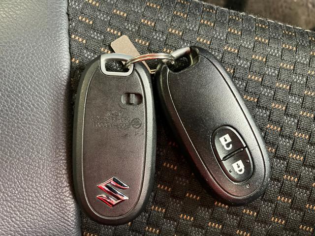 ハスラー J STYLE II MR41S 2型 CD 2トーンカラー オートライト プッシュスタート シートヒーター オートエアコン 衝突被害軽減システム アイドリングストップ 横滑り防止機能 衝突安全ボディ 盗難防止システム CDプレイヤー HIDヘッドライト(30枚目)