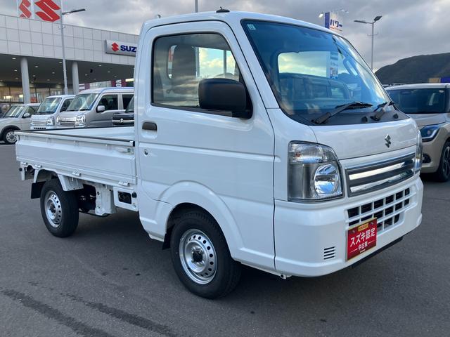 キャリイトラック ＫＣエアコン・パワステ農繁　７型　５ＭＴ　パートタイム４ＷＤ　オートライト　衝突被害軽減システム　アイドリングストップ　横滑り防止機能　衝突安全ボディ　５ＭＴ　パートタイム４ＷＤ　キーレスエントリー　パワーウインドウ　リアゲートチェーン　デフロック（6枚目）