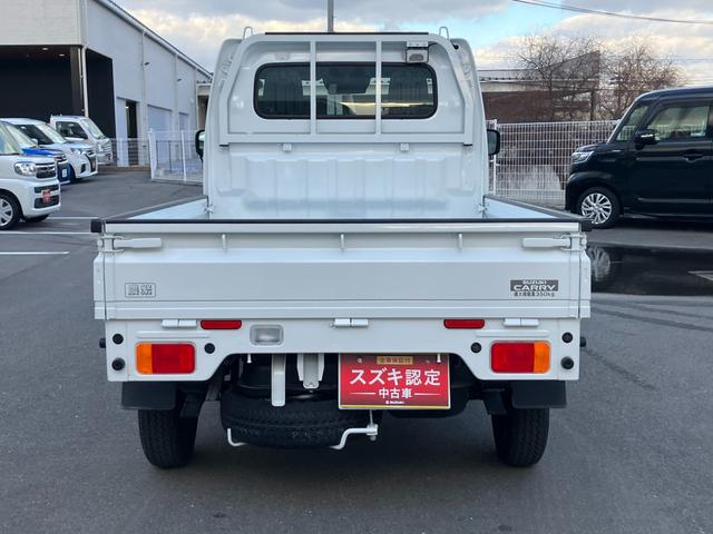 キャリイトラック ＫＣエアコン・パワステ農繁　７型　５ＭＴ　パートタイム４ＷＤ　オートライト　衝突被害軽減システム　アイドリングストップ　横滑り防止機能　衝突安全ボディ　５ＭＴ　パートタイム４ＷＤ　キーレスエントリー　パワーウインドウ　リアゲートチェーン　デフロック（9枚目）