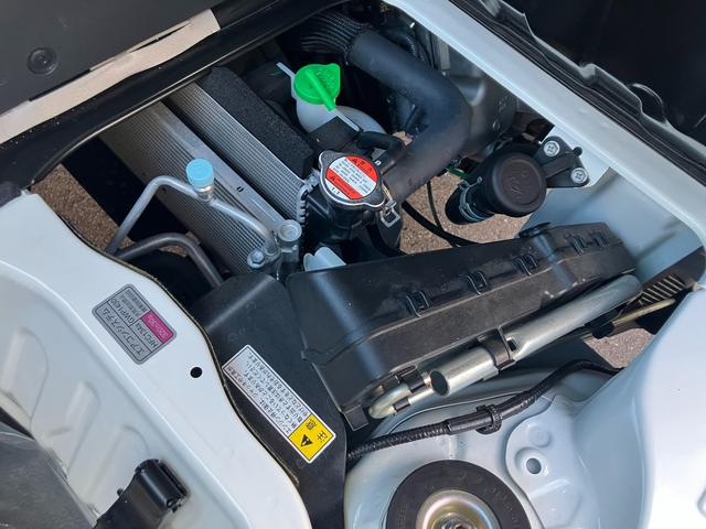 キャリイトラック ＫＣエアコン・パワステ農繁　７型　５ＭＴ　パートタイム４ＷＤ　オートライト　衝突被害軽減システム　アイドリングストップ　横滑り防止機能　衝突安全ボディ　５ＭＴ　パートタイム４ＷＤ　キーレスエントリー　パワーウインドウ　リアゲートチェーン　デフロック（13枚目）