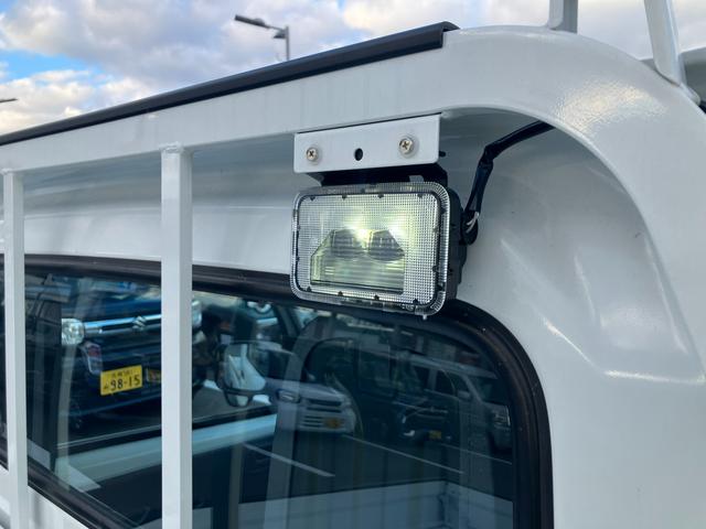 キャリイトラック ＫＣエアコン・パワステ農繁　７型　５ＭＴ　パートタイム４ＷＤ　オートライト　衝突被害軽減システム　アイドリングストップ　横滑り防止機能　衝突安全ボディ　５ＭＴ　パートタイム４ＷＤ　キーレスエントリー　パワーウインドウ　リアゲートチェーン　デフロック（14枚目）