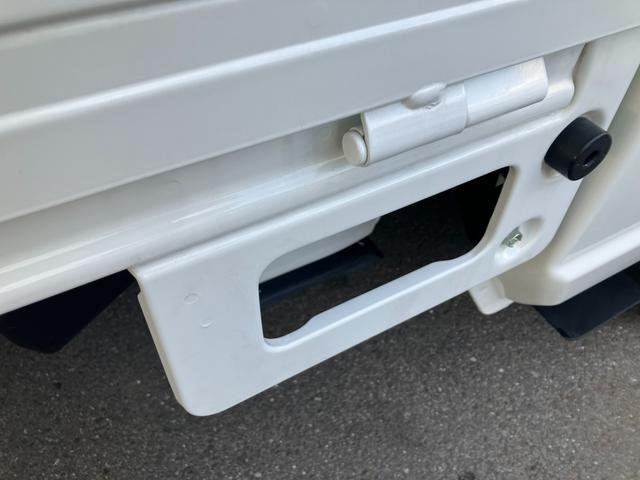 キャリイトラック ＫＣエアコン・パワステ農繁　７型　５ＭＴ　パートタイム４ＷＤ　オートライト　衝突被害軽減システム　アイドリングストップ　横滑り防止機能　衝突安全ボディ　５ＭＴ　パートタイム４ＷＤ　キーレスエントリー　パワーウインドウ　リアゲートチェーン　デフロック（15枚目）