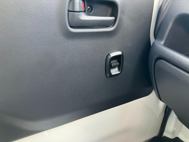 キャリイトラック ＫＣエアコン・パワステ農繁　７型　５ＭＴ　パートタイム４ＷＤ　オートライト　衝突被害軽減システム　アイドリングストップ　横滑り防止機能　衝突安全ボディ　５ＭＴ　パートタイム４ＷＤ　キーレスエントリー　パワーウインドウ　リアゲートチェーン　デフロック（26枚目）