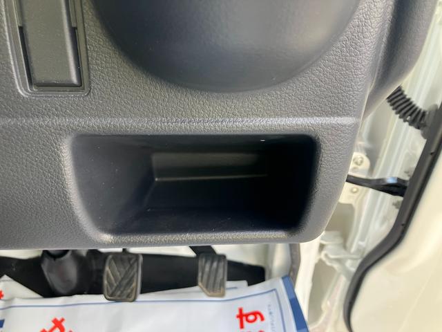 キャリイトラック ＫＣエアコン・パワステ農繁　７型　５ＭＴ　パートタイム４ＷＤ　オートライト　衝突被害軽減システム　アイドリングストップ　横滑り防止機能　衝突安全ボディ　５ＭＴ　パートタイム４ＷＤ　キーレスエントリー　パワーウインドウ　リアゲートチェーン　デフロック（27枚目）