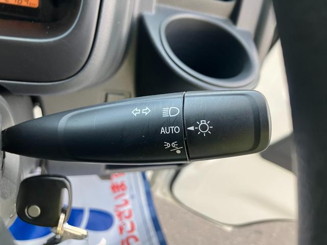 キャリイトラック ＫＣエアコン・パワステ農繁　７型　５ＭＴ　パートタイム４ＷＤ　オートライト　衝突被害軽減システム　アイドリングストップ　横滑り防止機能　衝突安全ボディ　５ＭＴ　パートタイム４ＷＤ　キーレスエントリー　パワーウインドウ　リアゲートチェーン　デフロック（28枚目）