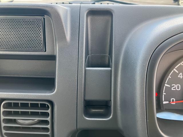 キャリイトラック ＫＣエアコン・パワステ農繁　７型　５ＭＴ　パートタイム４ＷＤ　オートライト　衝突被害軽減システム　アイドリングストップ　横滑り防止機能　衝突安全ボディ　５ＭＴ　パートタイム４ＷＤ　キーレスエントリー　パワーウインドウ　リアゲートチェーン　デフロック（31枚目）