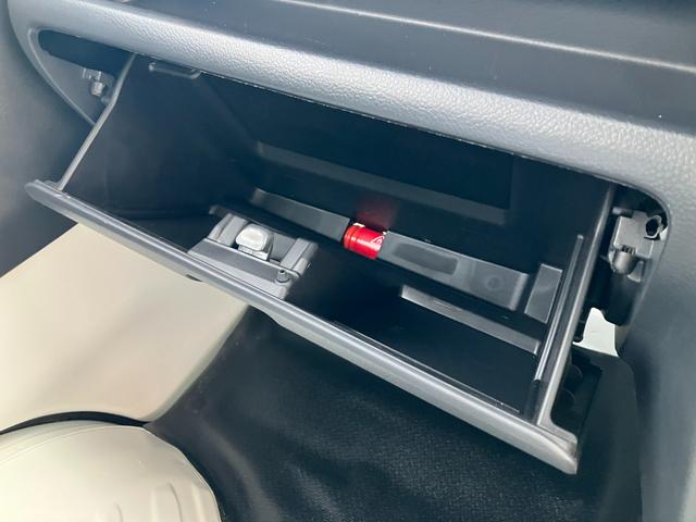 キャリイトラック ＫＣエアコン・パワステ農繁　７型　５ＭＴ　パートタイム４ＷＤ　オートライト　衝突被害軽減システム　アイドリングストップ　横滑り防止機能　衝突安全ボディ　５ＭＴ　パートタイム４ＷＤ　キーレスエントリー　パワーウインドウ　リアゲートチェーン　デフロック（34枚目）