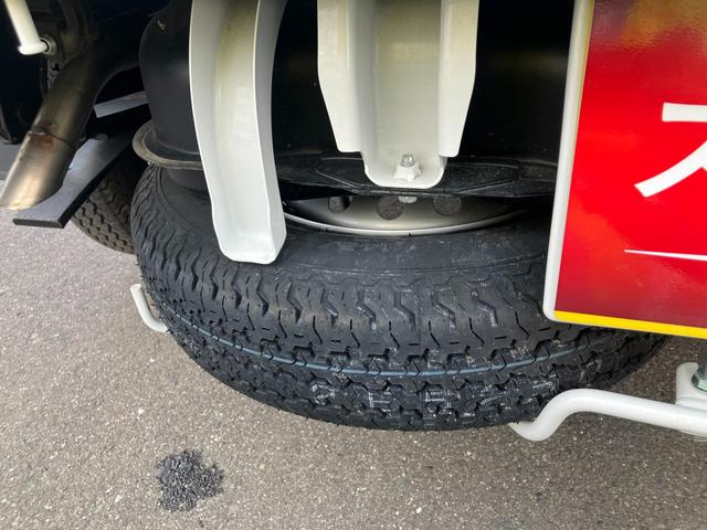 キャリイトラック ＫＣエアコン・パワステ農繁　７型　５ＭＴ　パートタイム４ＷＤ　オートライト　衝突被害軽減システム　アイドリングストップ　横滑り防止機能　衝突安全ボディ　５ＭＴ　パートタイム４ＷＤ　キーレスエントリー　パワーウインドウ　リアゲートチェーン　デフロック（40枚目）