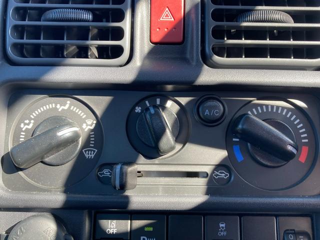キャリイトラック ＫＣエアコン・パワステ　７型　ラジオ　衝突被害軽減ブレーキ　オートライト　キーレスエントリ―　衝突被害軽減システム　アイドリングストップ　パワーウインドースイッチ　横滑り防止機能（17枚目）