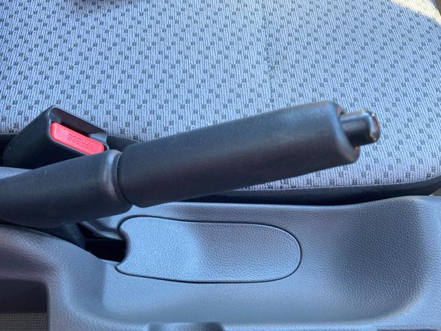 キャリイトラック ＫＣエアコン・パワステ　７型　ラジオ　衝突被害軽減ブレーキ　オートライト　キーレスエントリ―　衝突被害軽減システム　アイドリングストップ　パワーウインドースイッチ　横滑り防止機能（25枚目）