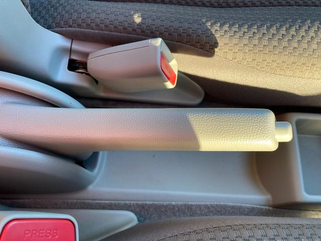 エブリイ ＪＯＩＮ　６型　ディスプレイオーデオ　バックカメラ　４ＷＤ　バックカメラ　オートライト　Ｂｌｕｅｔｏｏｔｈ　スライドドア　プッシュスタート　シートヒーター　衝突被害軽減システム　横滑り防止機能　衝突安全ボディ　ディスプレイオーデオ　４ＷＤ　アイドリングストップ（41枚目）