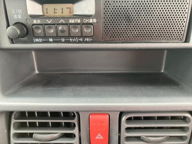 キャリイトラック ＫＣエアコン・パワステ　７型　パートタイム４ＷＤ　ラジオ　オートライト　キーレスエントリー　４ＷＤ　衝突被害軽減システム　横滑り防止機能　衝突安全ボディ　ラジオ　マニュアルエアコン　ＬＥＤルームランプ（17枚目）