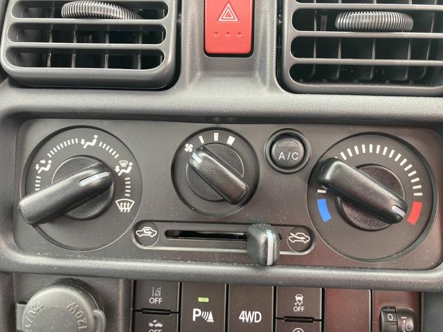 キャリイトラック ＫＣエアコン・パワステ　７型　パートタイム４ＷＤ　ラジオ　オートライト　キーレスエントリー　４ＷＤ　衝突被害軽減システム　横滑り防止機能　衝突安全ボディ　ラジオ　マニュアルエアコン　ＬＥＤルームランプ（19枚目）