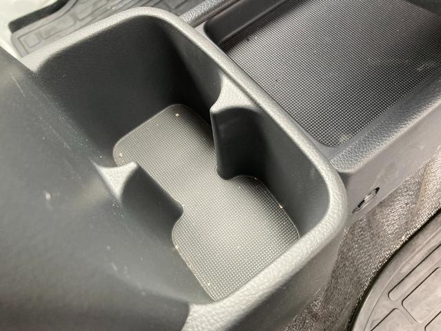 キャリイトラック ＫＣエアコン・パワステ　７型　パートタイム４ＷＤ　ラジオ　オートライト　キーレスエントリー　４ＷＤ　衝突被害軽減システム　横滑り防止機能　衝突安全ボディ　ラジオ　マニュアルエアコン　ＬＥＤルームランプ（25枚目）