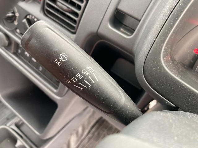 キャリイトラック ＫＣエアコン・パワステ　７型　パートタイム４ＷＤ　ラジオ　オートライト　キーレスエントリー　４ＷＤ　衝突被害軽減システム　横滑り防止機能　衝突安全ボディ　ラジオ　マニュアルエアコン　ＬＥＤルームランプ（28枚目）