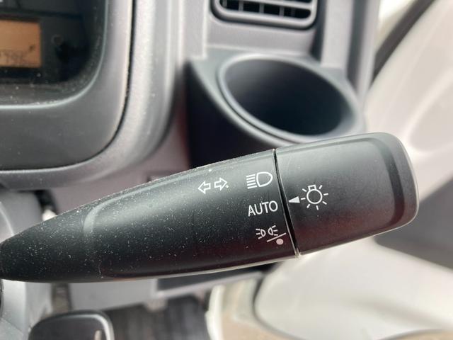 キャリイトラック ＫＣエアコン・パワステ　７型　パートタイム４ＷＤ　ラジオ　オートライト　キーレスエントリー　４ＷＤ　衝突被害軽減システム　横滑り防止機能　衝突安全ボディ　ラジオ　マニュアルエアコン　ＬＥＤルームランプ（29枚目）