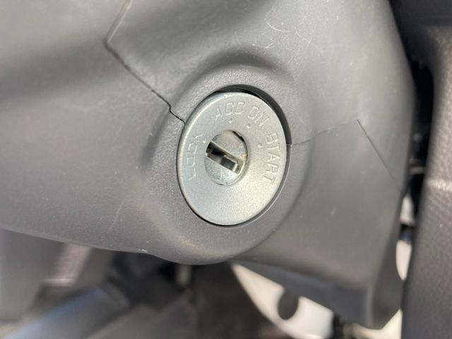 キャリイトラック ＫＣエアコン・パワステ　７型　パートタイム４ＷＤ　ラジオ　オートライト　キーレスエントリー　４ＷＤ　衝突被害軽減システム　横滑り防止機能　衝突安全ボディ　ラジオ　マニュアルエアコン　ＬＥＤルームランプ（33枚目）