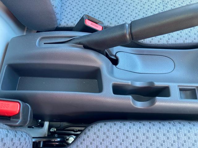 キャリイトラック ＫＣエアコン・パワステ　７型　パートタイム４ＷＤ　ラジオ　オートライト　キーレスエントリー　４ＷＤ　衝突被害軽減システム　横滑り防止機能　衝突安全ボディ　ラジオ　マニュアルエアコン　ＬＥＤルームランプ（48枚目）