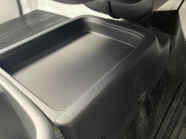 キャリイトラック ＫＣエアコン・パワステ農繁　７型　４ＷＤ　４ＡＴ　ラジオ　オートライト　キーレスエントリー　エアコン　パワステ　衝突被害軽減システム　衝突安全ボディ　４ＷＤ　４ＡＴ　ラジオ　パワーウインドウ（24枚目）