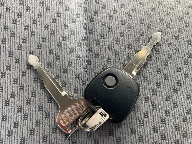 キャリイトラック ＫＣエアコン・パワステ農繁　７型　４ＷＤ　４ＡＴ　ラジオ　オートライト　キーレスエントリー　エアコン　パワステ　衝突被害軽減システム　衝突安全ボディ　４ＷＤ　４ＡＴ　ラジオ　パワーウインドウ（40枚目）