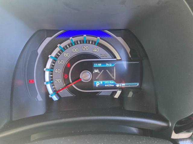 ハスラー ＨＹＢＲＩＤ　Ｘターボ　３型　クルコン　ＬＥＤヘッドライト　オートライト　プッシュスタート　シートヒーター　オートエアコン　衝突被害軽減システム　アイドリングストップ　横滑り防止機能　衝突安全ボディ　盗難防止システムアダクティブクルーズコントロール（18枚目）