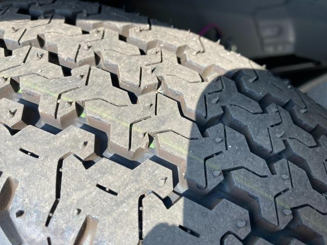 キャリイトラック ＫＣエアコン・パワステ　７型　ラジオ　４ＷＤ　５速ＭＴ　オートライト　ラジオ　エアコン　衝突被害軽減システム　アイドリングストップ　横滑り防止機能　衝突安全ボディ　パートタイム４ＷＤ　５ＭＴ　キーレスエントリー　パワーウインドウ（13枚目）