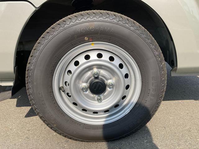 キャリイトラック ＫＣエアコン・パワステ　７型　ラジオ　４ＷＤ　５速ＭＴ　オートライト　ラジオ　エアコン　衝突被害軽減システム　アイドリングストップ　横滑り防止機能　衝突安全ボディ　パートタイム４ＷＤ　５ＭＴ　キーレスエントリー　パワーウインドウ（17枚目）