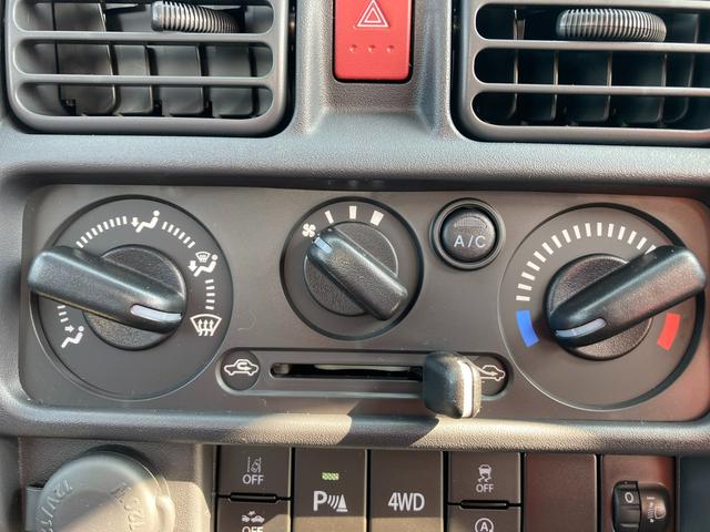 キャリイトラック ＫＣエアコン・パワステ　７型　ラジオ　４ＷＤ　５速ＭＴ　オートライト　ラジオ　エアコン　衝突被害軽減システム　アイドリングストップ　横滑り防止機能　衝突安全ボディ　パートタイム４ＷＤ　５ＭＴ　キーレスエントリー　パワーウインドウ（18枚目）