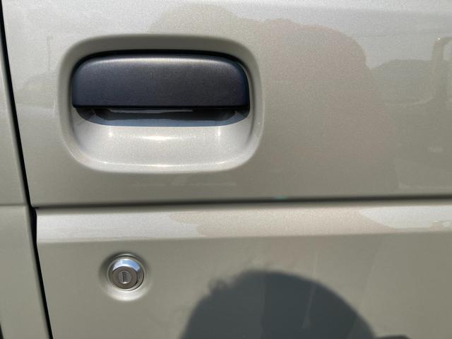キャリイトラック ＫＣエアコン・パワステ　７型　ラジオ　４ＷＤ　５速ＭＴ　オートライト　ラジオ　エアコン　衝突被害軽減システム　アイドリングストップ　横滑り防止機能　衝突安全ボディ　パートタイム４ＷＤ　５ＭＴ　キーレスエントリー　パワーウインドウ（20枚目）
