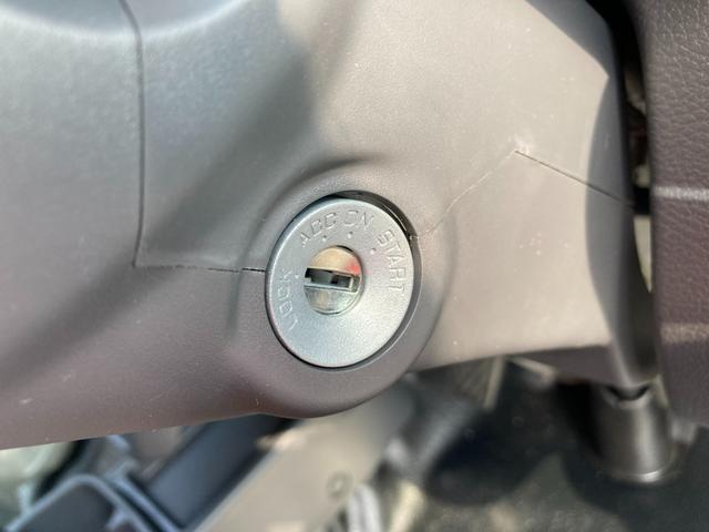 キャリイトラック ＫＣエアコン・パワステ　７型　ラジオ　４ＷＤ　５速ＭＴ　オートライト　ラジオ　エアコン　衝突被害軽減システム　アイドリングストップ　横滑り防止機能　衝突安全ボディ　パートタイム４ＷＤ　５ＭＴ　キーレスエントリー　パワーウインドウ（33枚目）