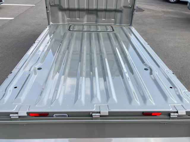 キャリイトラック ＫＣエアコン・パワステ　７型　ラジオ　４ＷＤ　５速ＭＴ　オートライト　ラジオ　エアコン　衝突被害軽減システム　アイドリングストップ　横滑り防止機能　衝突安全ボディ　パートタイム４ＷＤ　５ＭＴ　キーレスエントリー　パワーウインドウ（57枚目）