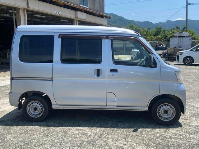 ハイゼットカーゴ 　軽バン　ＭＴ　両側スライドドア　エアコン　運転席エアバッグ　助手席エアバッグ（6枚目）