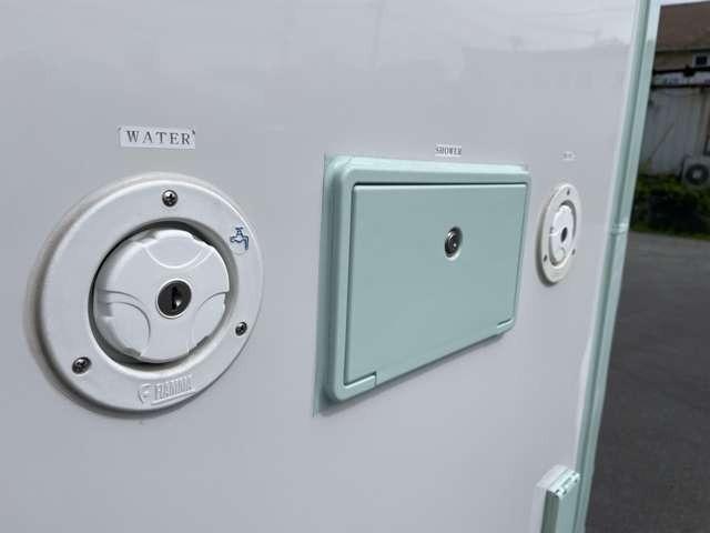 ハイゼットトラック エクストラ JPSTAR HAPPY1+ 4WD リチウム400Ah オーバーフェンダー エアサス ソーラーパネル FFヒーター シャワー 冷蔵庫 インバーター3000W MAXファン 10インチナビTV スマートキー 全方位カメラ(17枚目)