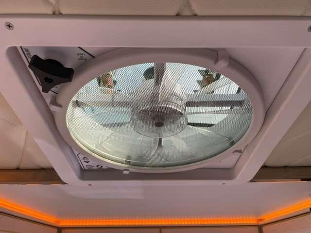 ハイゼットトラック エクストラ JPSTAR HAPPY1+ 4WD リチウム400Ah オーバーフェンダー エアサス ソーラーパネル FFヒーター シャワー 冷蔵庫 インバーター3000W MAXファン 10インチナビTV スマートキー 全方位カメラ(37枚目)